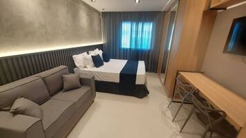 Phòng đôi Tiêu chuẩn, quang cảnh một góc biển | Két bảo mật tại phòng, bàn, khu vực làm việc phù hợp cho laptop