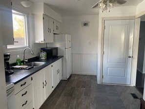 Een magnetron, een oven, een kookplaat