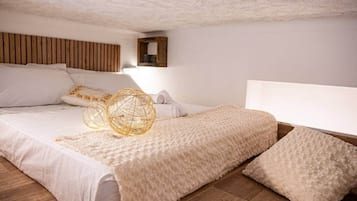 5 bedrooms, in-room safe, iron/ironing board, WiFi