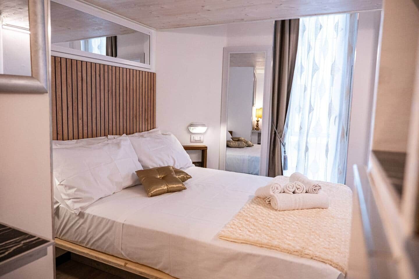 5 quartos, cofres nos quartos, ferros/tábuas de passar roupa, Wi-Fi