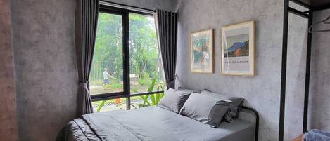 Laptop workspace, free WiFi