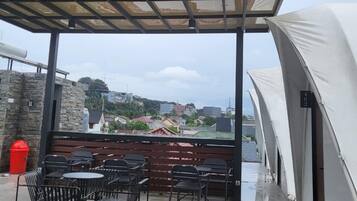 Telt – standard, 1 queensize-seng, fjellutsikt | Terrasse/patio