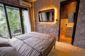 Espacio para trabajar con laptop y wifi gratis 