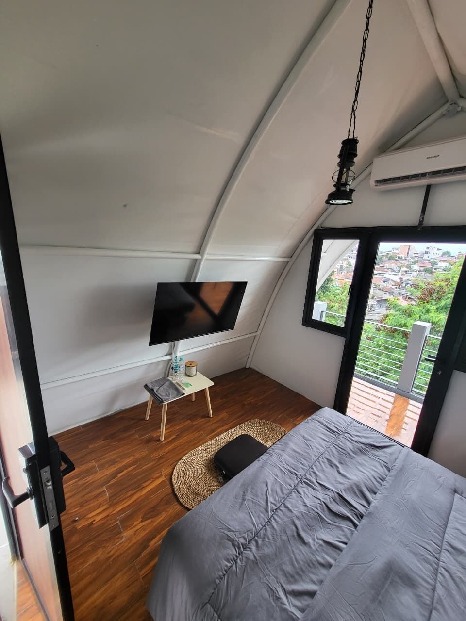 Telt – standard, 1 queensize-seng, fjellutsikt | Skrivebord for bærbar PC og wi-fi (inkludert)