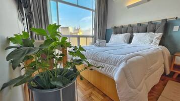 Iron/ironing board, bed sheets