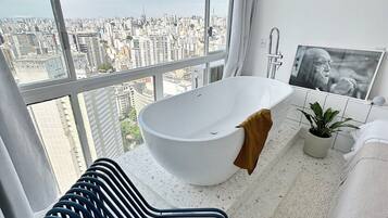 Fer et planche à repasser, draps fournis