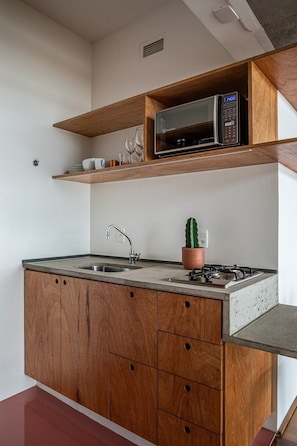A kitchen with a built-in microwave, a sink, and a stove. - 3017B (São Paulo)