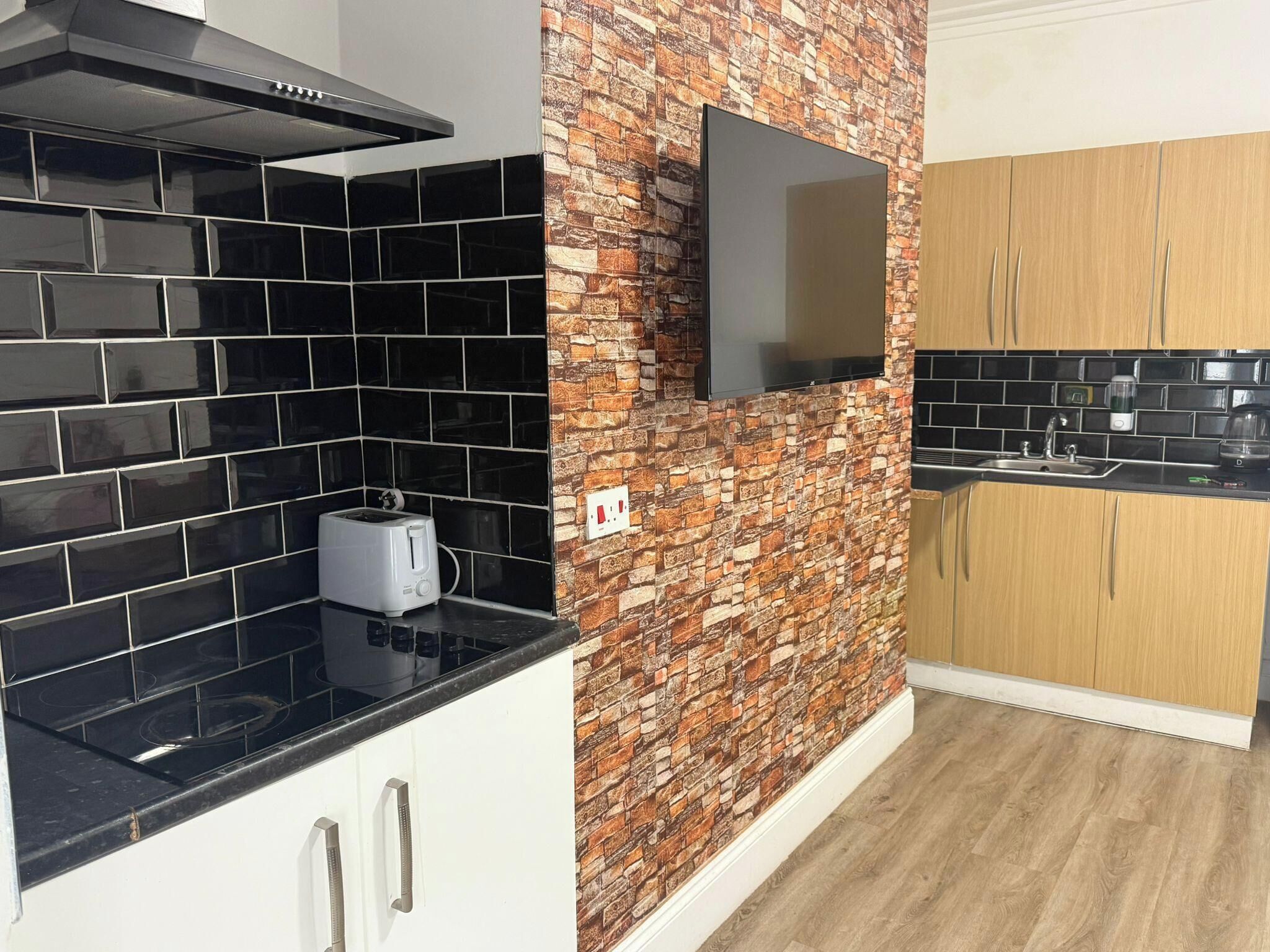 Refrigerador, microondas, placa de cocina, tetera/pava eléctrica