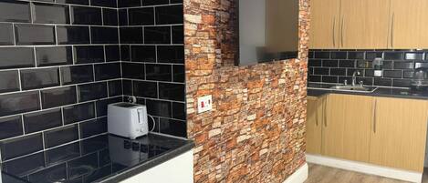 Refrigerador, microondas, placa de cocina, tetera/pava eléctrica