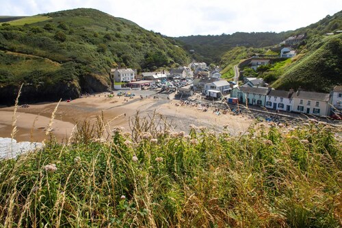 Pant, Llangrannog - Four Bedroom Cottage, Sleeps 8