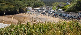 Pant, Llangrannog - Four Bedroom Cottage, Sleeps 8