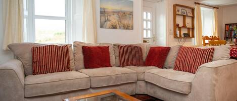 Televisio, DVD-soitin, kirjoja