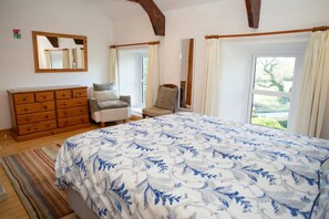 Free WiFi, bed sheets - Pant, Llangrannog - Four Bedroom Cottage, Sleeps 8 (Llangrannog)