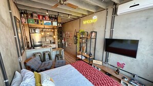 A modern bedroom with a bed, seating area, and a TV. - 2903B (São Paulo)