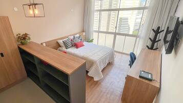 Iron/ironing board, bed sheets