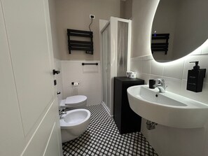 Phòng | Phòng tắm | Buồng tắm vòi sen, chậu vệ sinh/vòi rửa 