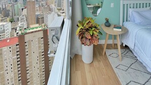 1 slaapkamer, een strijkplank/strijkijzer, reisbedje, wifi