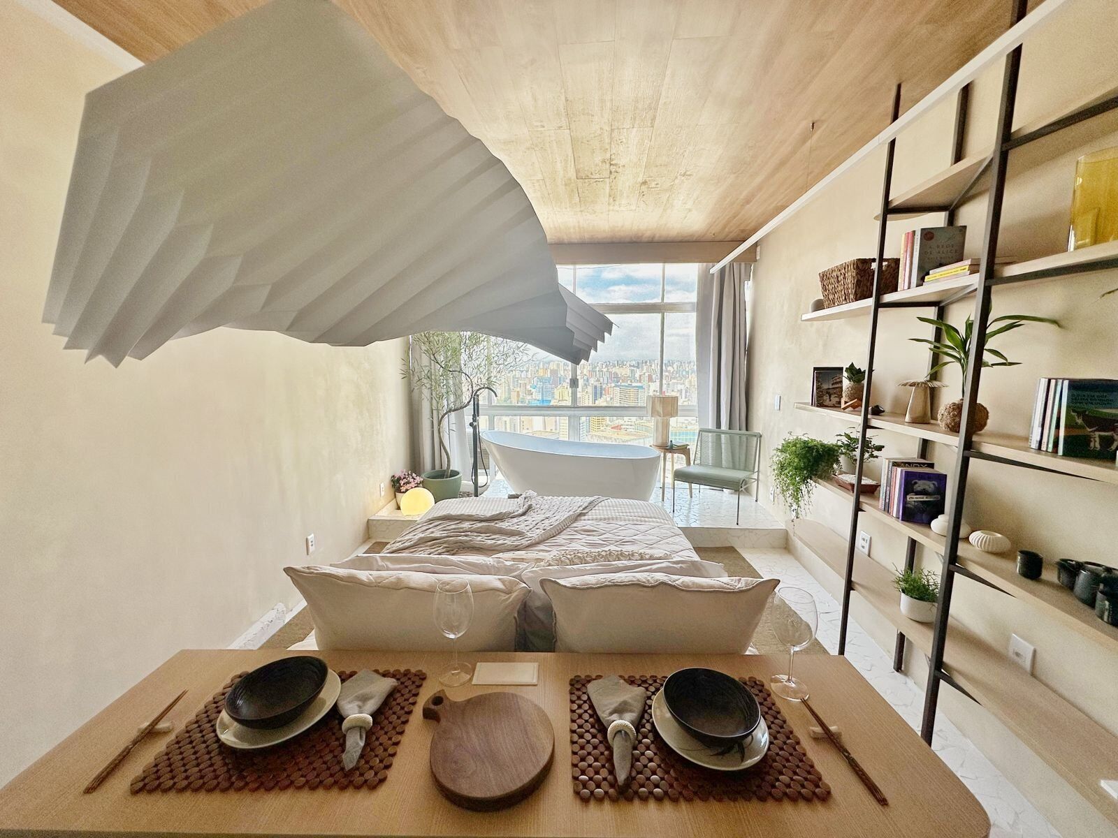 Iron/ironing board, bed sheets