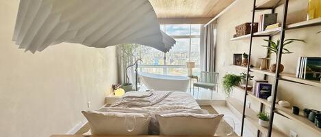 Iron/ironing board, bed sheets