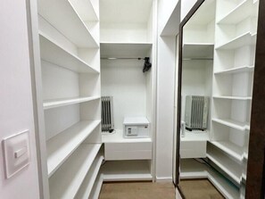 A walk-in closet with multiple shelves and a radiator. - 2804B (São Paulo)