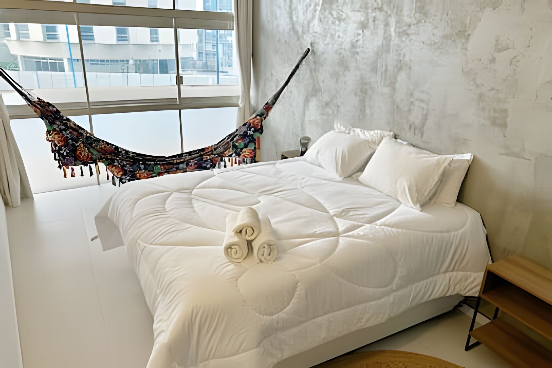 Ferros/tábuas de passar roupa, acesso à internet, roupa de cama