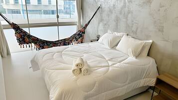 Ferros/tábuas de passar roupa, acesso à internet, roupa de cama