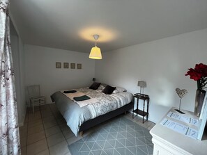 WiFi, bed sheets - Gîte du Lac at Domaine de la Briouse (Sanxay)