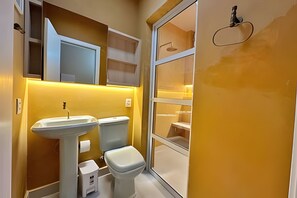 Sèche-cheveux, serviettes fournies