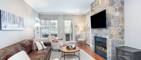 TV, caminetto, lettore DVD