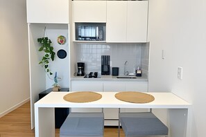 電子レンジ、調理器具と食器