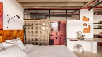 Iron/ironing board, Internet, bed sheets