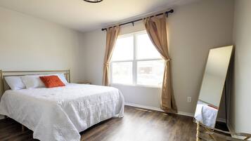 3 bedrooms, iron/ironing board, WiFi, bed sheets