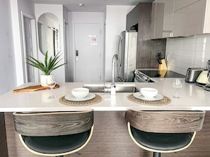 Fridge, microwave, oven, stovetop - Relaxing Montréal Retreat | Unit 306 (Montréal)