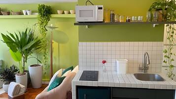 Micro-ondes, cafetière/bouilloire