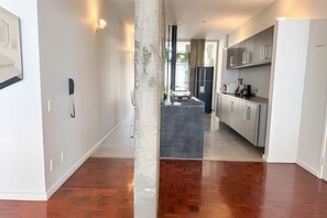 Réfrigérateur, micro-ondes, four