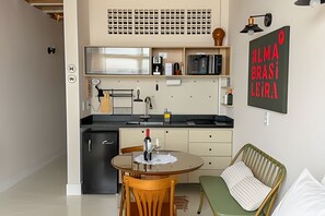 微波炉、茶具/咖啡用具、烤面包机、厨具/餐具