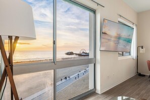 Interior - The Sunstone Full Oceanview Top floor Right On The Sand (Santa Monica)