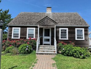 Exterior - Charming 4-bedroom cottage in Scituate perfect for your beach getaway (Scituate)