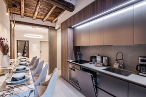 Private kitchen - Spacious Apartment near Piazza Navona | Sleeps 8 (Roma)