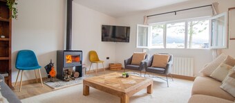 Country House 'La Casa del Alcalde' with Mountain Views, Private Terrace and Wi-Fi