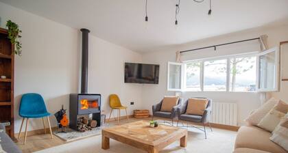 Holiday Home 'La Casa Del Alcalde' with Mountain View, Private Terrace and Wi-Fi