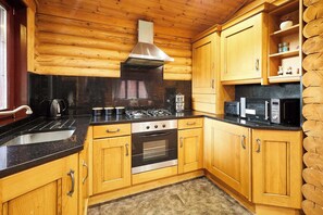 Fridge, microwave, oven, toaster - Host and Stay | Mystic Falls (Felton)