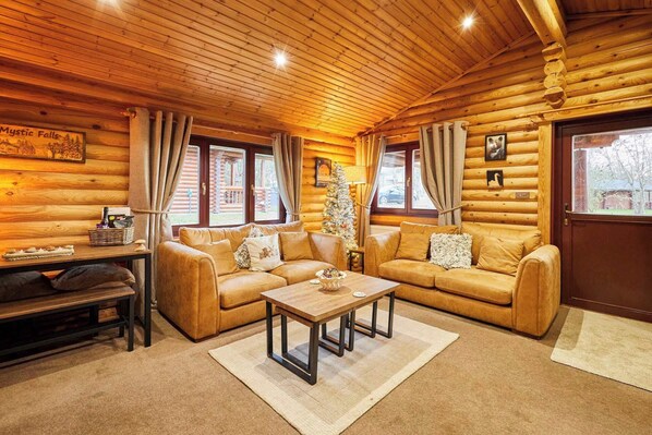 Offices - Host and Stay | Mystic Falls (Felton)