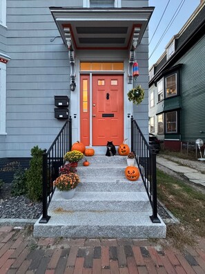 Exterior detail - Spacious & sunny 4-bedroom home in the heart of Portland's charming West End (Portland)