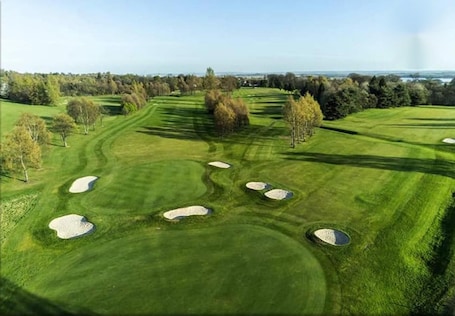 Golf. Family - Garden - Parking - Wifi - Sleeps 5