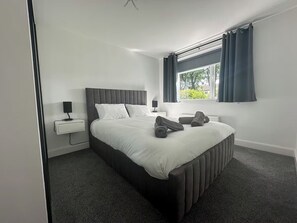 2 bedrooms, iron/ironing board, free WiFi, bed sheets - Family - Garden - Parking - Wifi - Sleeps 5 (Alloa)