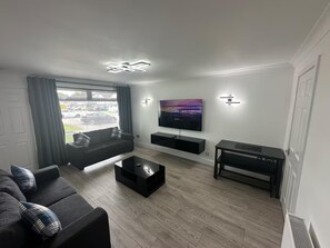 Living area - Family - Garden - Parking - Wifi - Sleeps 5 (Alloa)