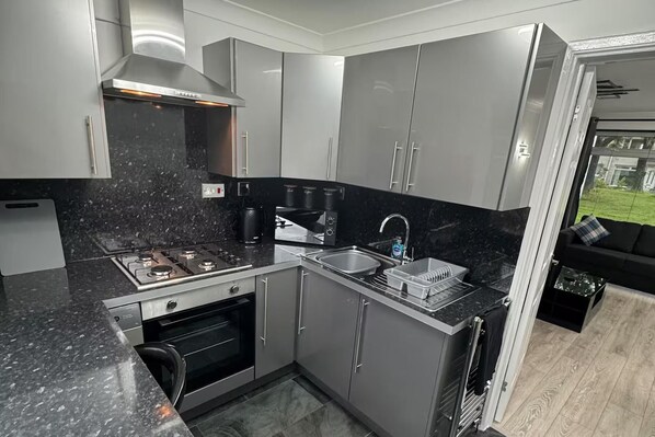 Fridge, microwave, oven, stovetop - Family - Garden - Parking - Wifi - Sleeps 5 (Alloa)