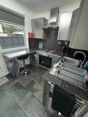 Fridge, microwave, oven, stovetop - Family - Garden - Parking - Wifi - Sleeps 5 (Alloa)