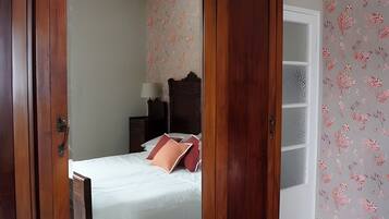 Bügeleisen/Bügelbrett, WLAN, Bettwäsche